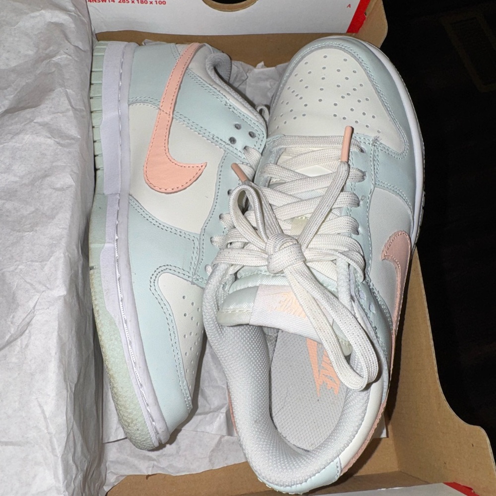 Nike Wmns Dunk Low 'Barely Green’
Gently worn 
True to size